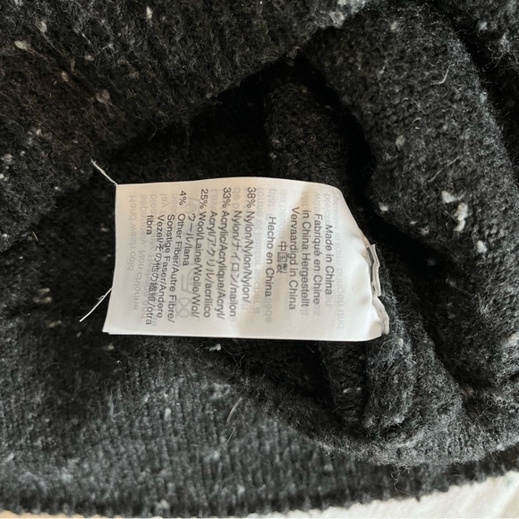 Madewell Donegal Wrap-Front Pullover Sweater in Coziest Yarn, size XXS - Picture 4 of 5